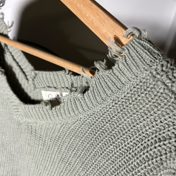 Jessica Simpson Cropped Light Green Sweater Ragged Edges Women’s Small - Picture 3 of 6